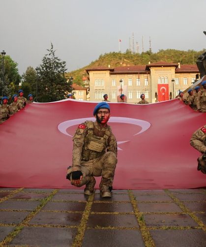 Kastamonu'da sağanak altında gençlik yürüyüşü