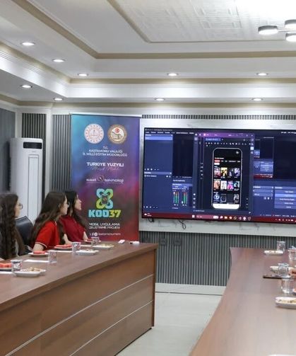 Kastamonulu öğrenciler mobil uygulama geliştirdi