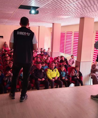 Kastamonu Emniyeti’nden öğrencilere siber güvenlik eğitimi