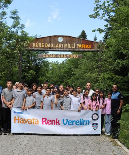 Polis ve öğrenciler doğa için bir arada