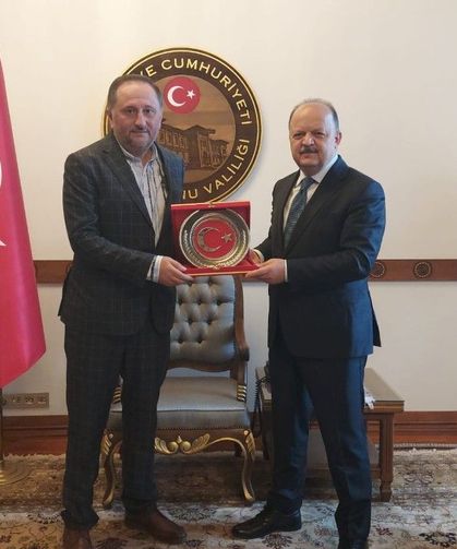Boksun usta ismi Kırkbeşoğlu’na plaket takdim edildi