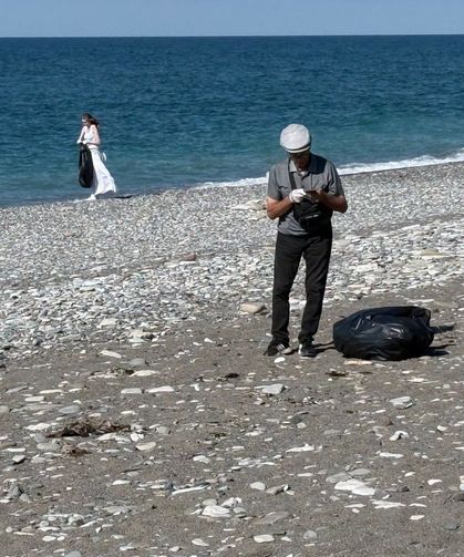 İsviçre’den gelip Kastamonu sahilini temizledi
