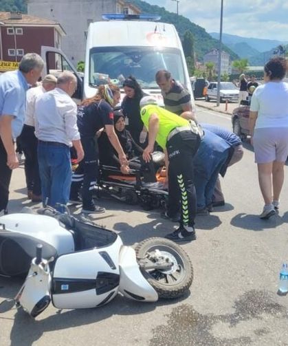 Motosikletin çarptığı kadın yaralandı