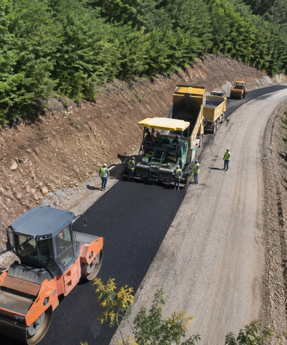 Cide’de yol çalışmaları hız kesmiyor