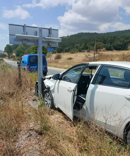 Kastamonu'da traktör ile otomobil çarpıştı: 2 yaralı