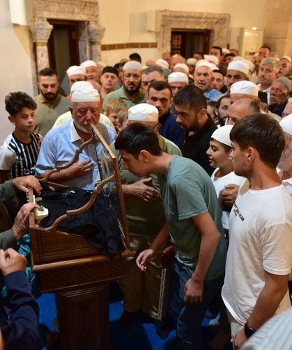 Kastamonu'da Sakal-ı Şerif ziyarete açıldı: Cami dışına taştılar