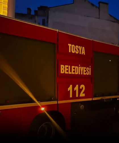 Tosya’da çatıdan yükselen duman ekipleri harekete geçirdi
