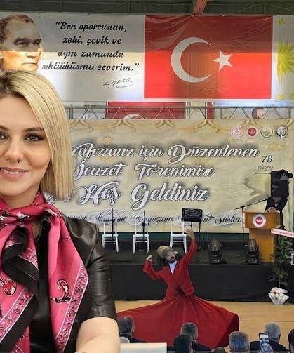 Kastamonu Milletvekili Ekmekci sahneden düştü, salonda panik yaşandı