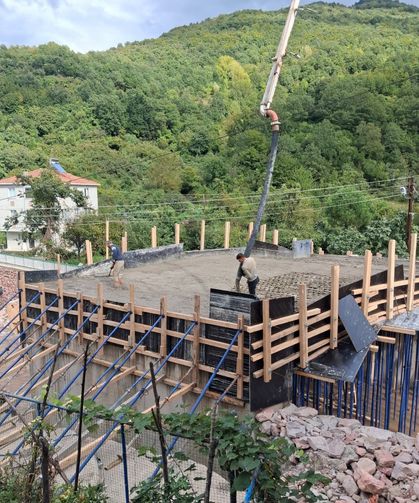 Cide’de yapılan köprüde sona geliniyor
