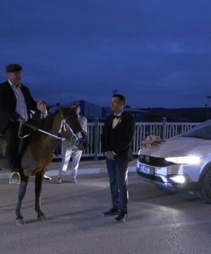 Gelin arabasının önünü kesmenin böylesi görülmedi