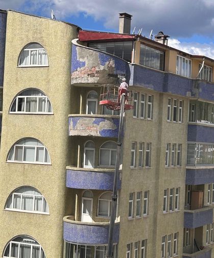 Kastamonu'da dış cephe çalışmasında büyük tehlike