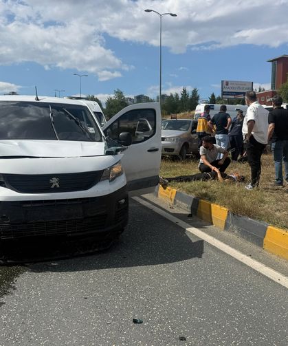 Sanayi kavşağında feci çarpışma: 3 yaralı