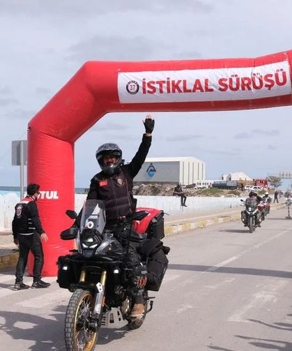 300'ü aşkın motosikletlinin İstiklal Yolu yolculuğu görüntülendi