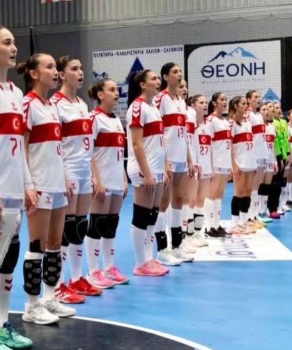 Kastamonulu hentbolcular milli takımla Yunanistan’dan lider dönüyor