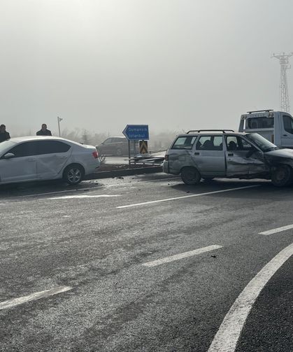 Kastamonu plakalı otomobil Çorum’da kazaya karıştı: 3 yaralı