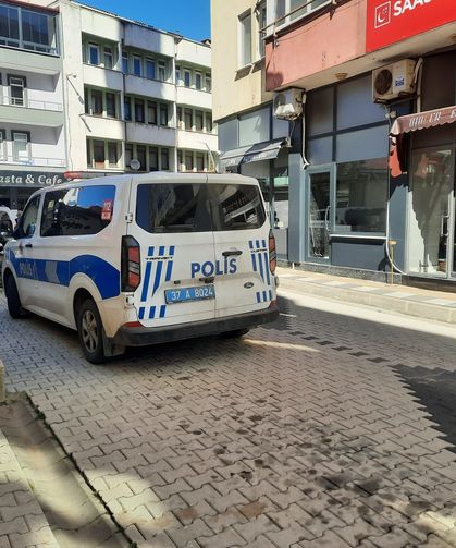 Cide'de mantardan zehirlenen aile Ankara'ya sevk edildi