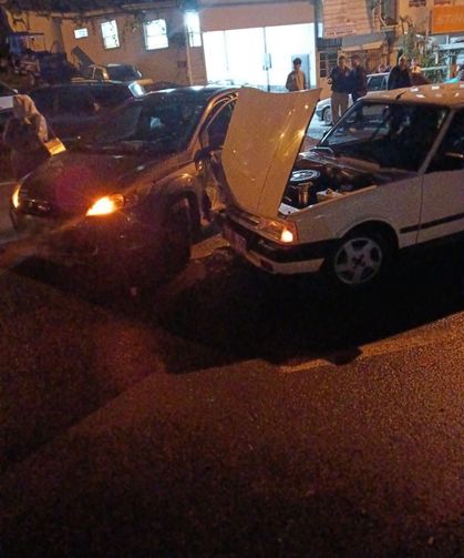 İnebolu’da park halindeki otomobile başka araç çarptı