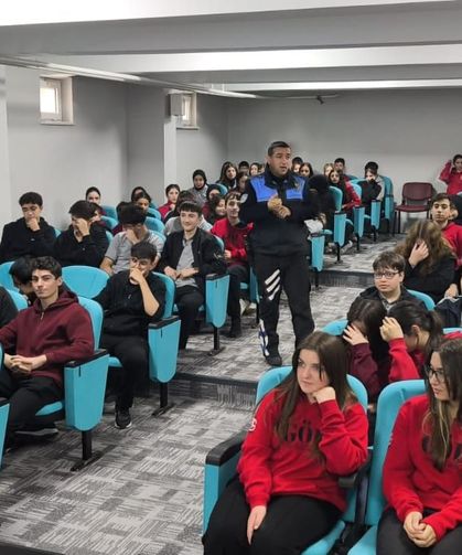Kastamonu’da polisler anlattı, öğrenciler bilinçlendi