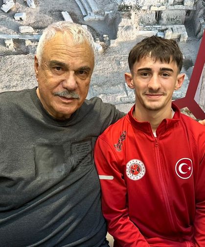 Kastamonulu Dünya Şampiyonuna usta sanatçıdan övgü