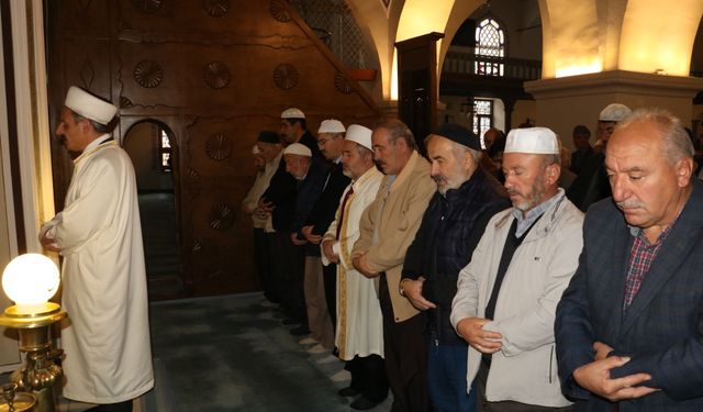 Nasrullah Camii'nde, Gazze için gıyabi cenaze namazı