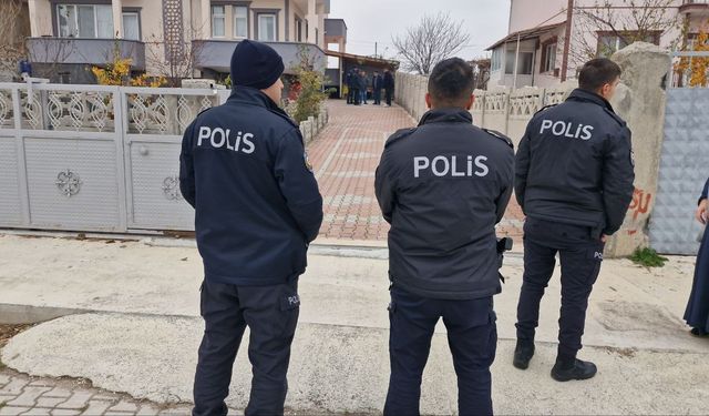 Genç kadın babasının silahıyla intihar etti