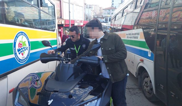 15 yaşındaki genç, ATV ile trafiği birbirine kattı