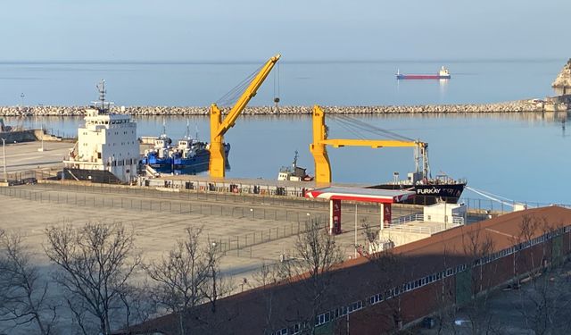 Zonguldak açıklarında demir yüklü gemi arızalandı