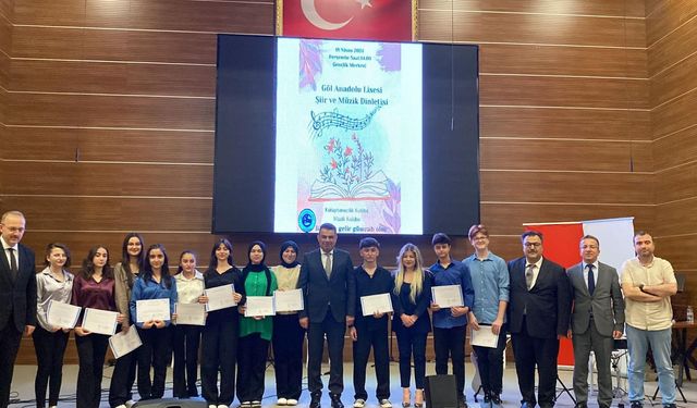 Geleneksel festivalde Türk şiirinin eşsiz eserleri okundu