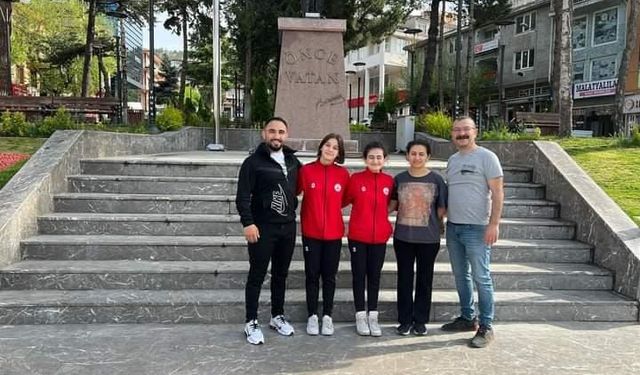 Tosya U15 Kız Güreş Takımı, Türkiye Şampiyonası için Sivas’a hareket etti
