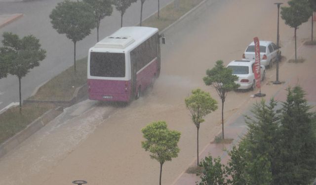 Kastamonu öğleden sonra dikkat: Sağanak ve dolu uyarısı!