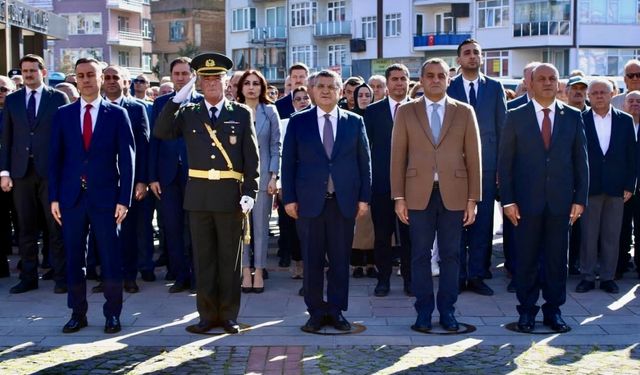 Sinop'ta Cumhuriyet Bayramı dolasıyla çelenk sunma töreni düzenlendi