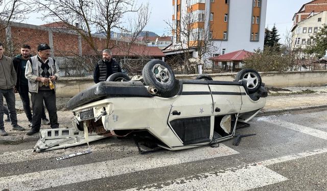 Kastamonu'da feci kaza! Takla atan araçtaki 2 kişi yaralandı