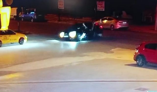 Motosiklet sürücüsü takla atıp otomobilin üzerine düştü
