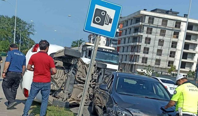 Ordu’da  2 otomobil çarpıştı, birisi takla attı