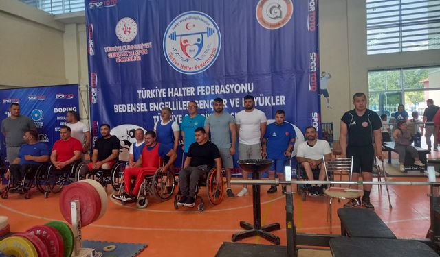 Kastamonulu bedensel engelli halterciler şampiyonada ter döktü