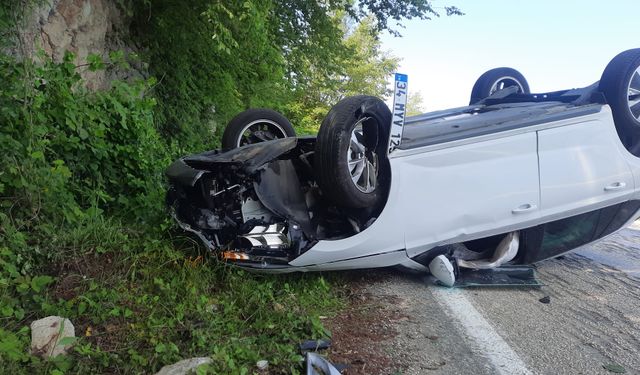 Cide’de feci kaza: Otomobil takla attı