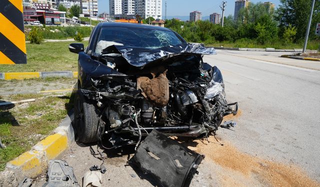 Kastamonu'da kamyonet ile otomobil çarpıştı: 3 yaralı