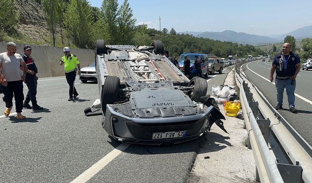 Kastamonu'da tıra çarpan otomobil takla attı! 5 yaralı