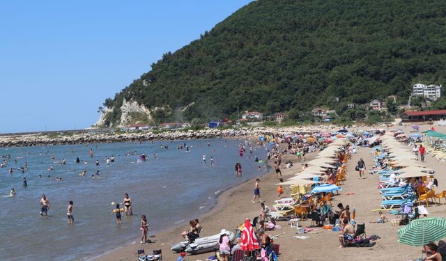 Cide’de denize girmek yasaklandı: Kaymakamlıktan kritik uyarı