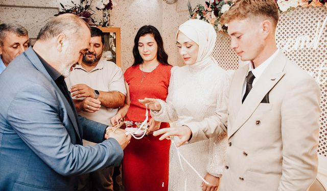 Dinler ve Suna ailesinin mutlu günü