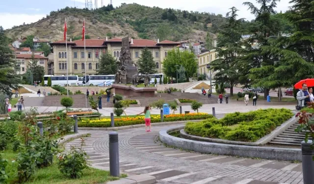 Cumhuriyet Meydanı’ndan ücretsiz araçlar kaldırılacak