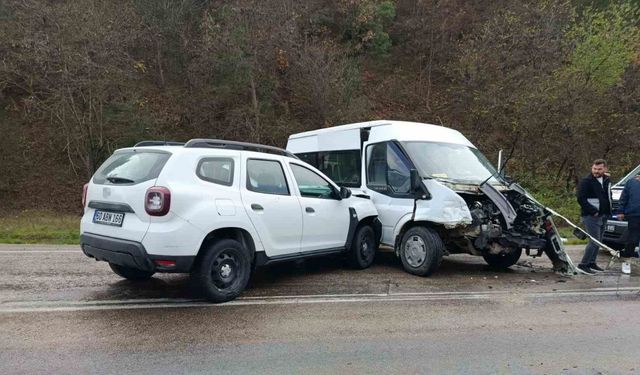 Tokat’ta 3 aracın karıştığı kaza: 9 yaralı