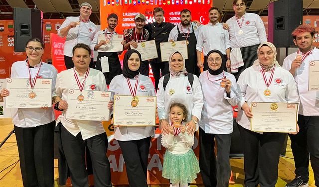 Kastamonu Üniversitesi'nin Genç Şefleri 22 madalya ile döndü