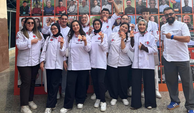 KÜ öğrencileri GastroAntalya’dan madalyalarla döndü