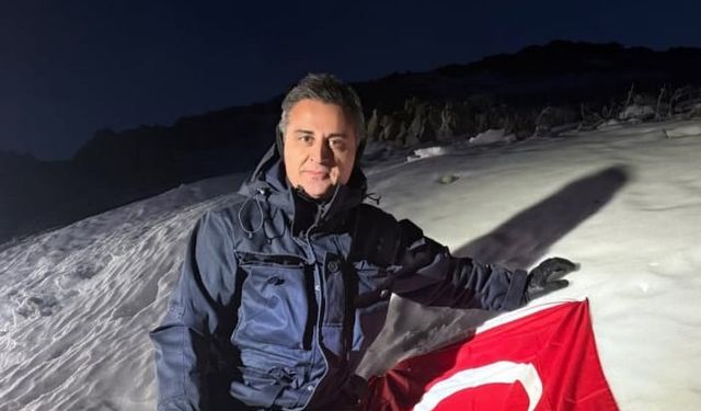 Vali Yardımcısı Özmen 2 bin 587 metrede bayrağımızı dalgalandırdı