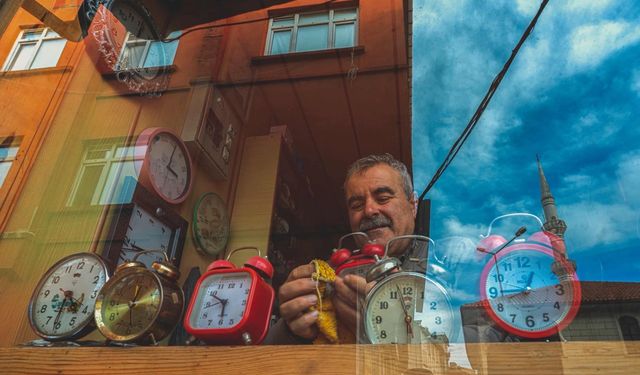 Kastamonulu usta zamanı onarıyor