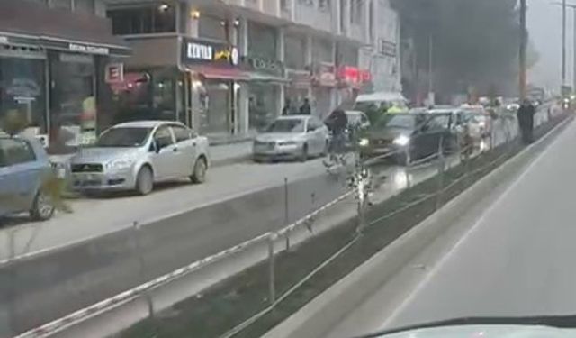 Boyabat’ta kaygan zemin 3 aracı birbirine kattı