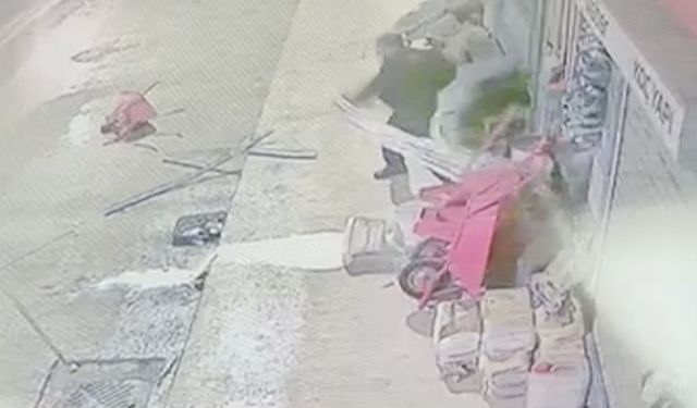 Çorum’da akılalmaz olay! Eline ne geçtiyse yola fırlattı