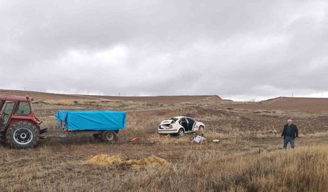 Otomobil şarampole yuvarlandı: Baba ve oğlu yaralandı