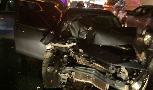 Otoyoldaki kaza ortalığı birbirine kattı!